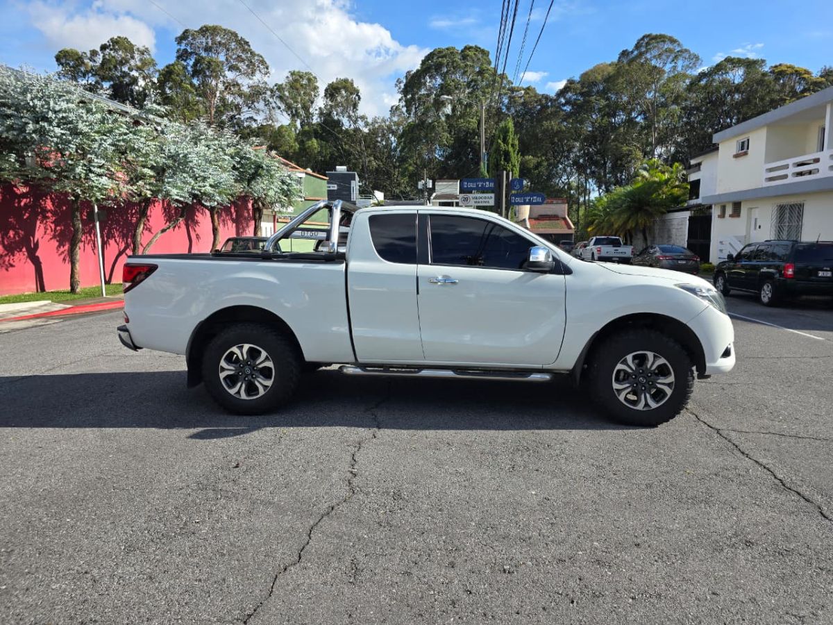 MAZDA BT-50 - 2020                                        