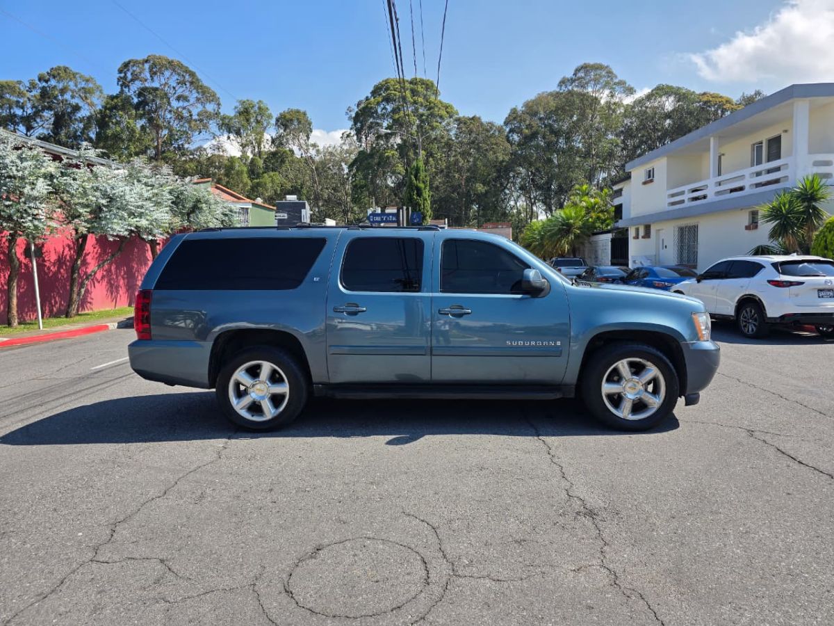 CHEVROLET SUBURBAN - 2008                                        