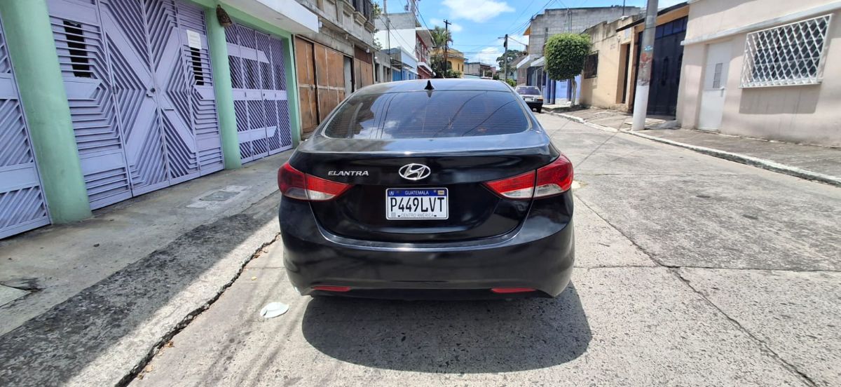HYUNDAI ELANTRA - 2012                                        