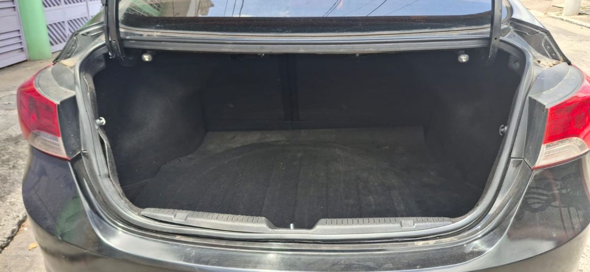 HYUNDAI ELANTRA - 2012                                        