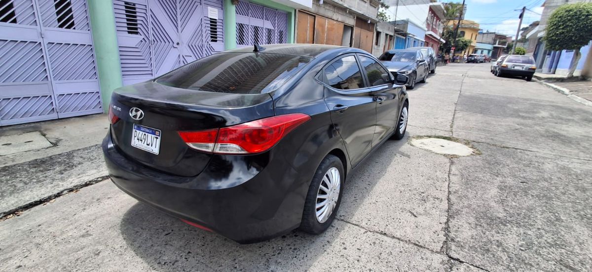 HYUNDAI ELANTRA - 2012                                        