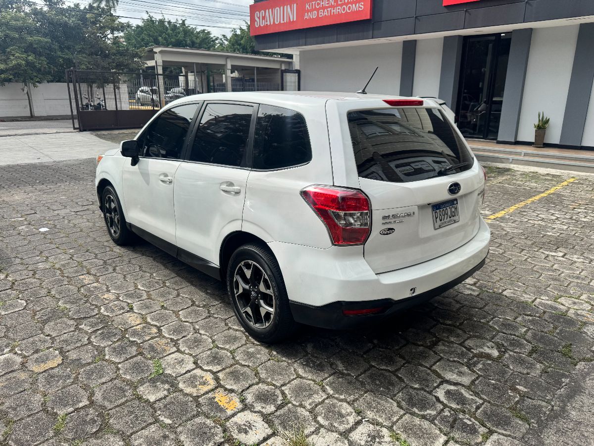 SUBARU FORESTER - 2015                                        