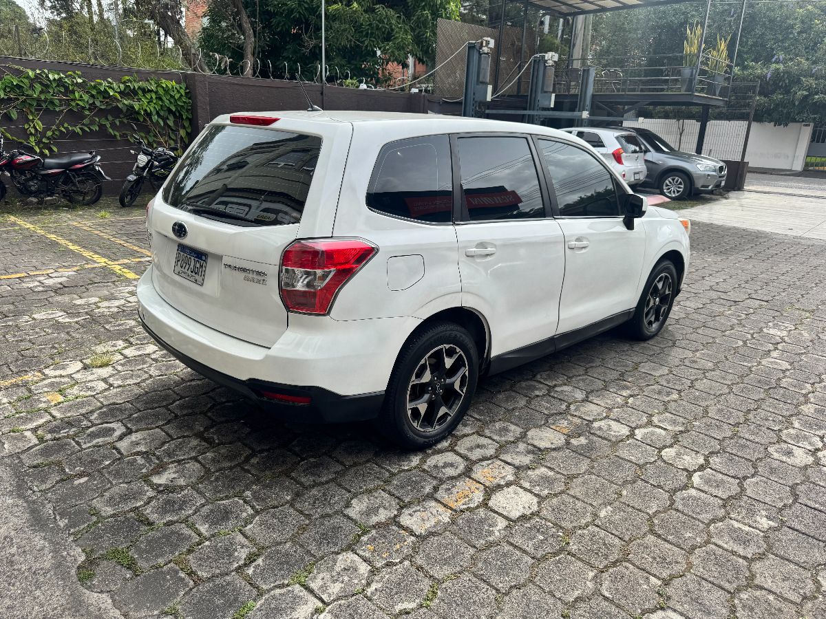 SUBARU FORESTER - 2015                                        