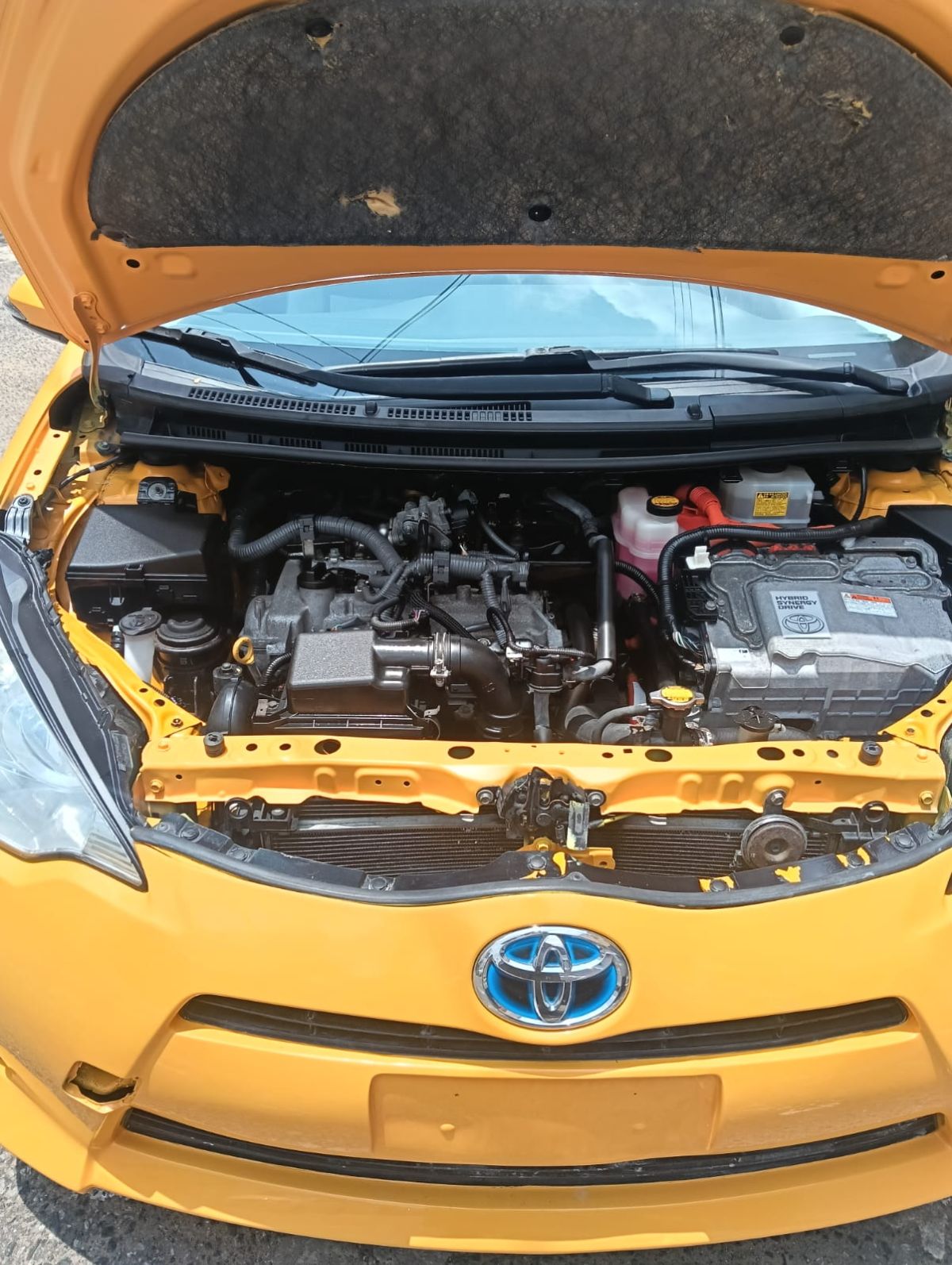 TOYOTA PRIUS - 2014                                        