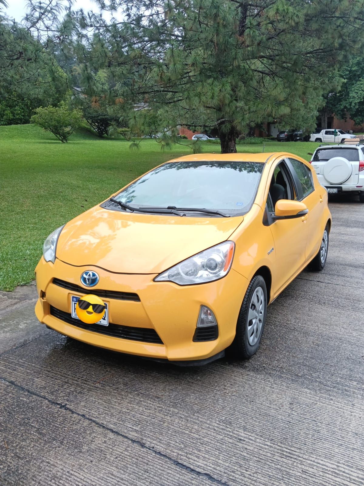TOYOTA PRIUS - 2014                                        