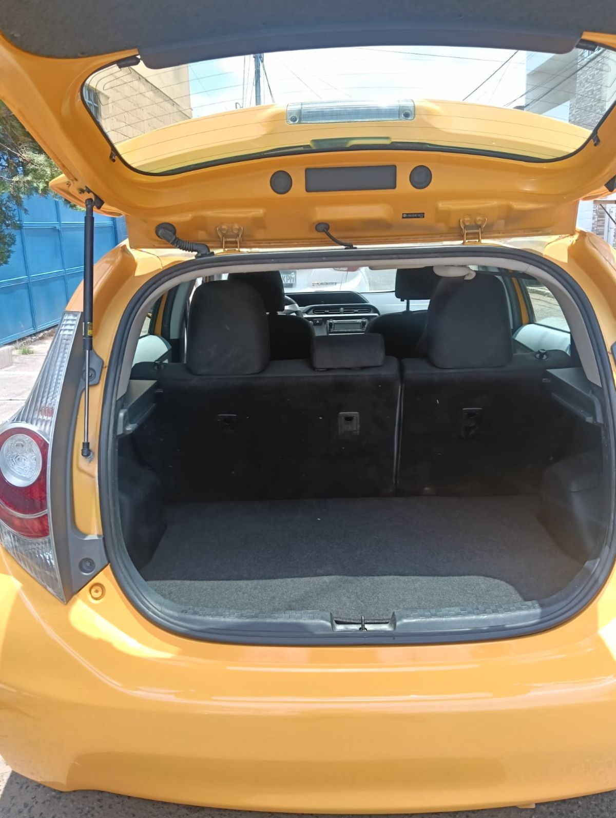 TOYOTA PRIUS - 2014                                        