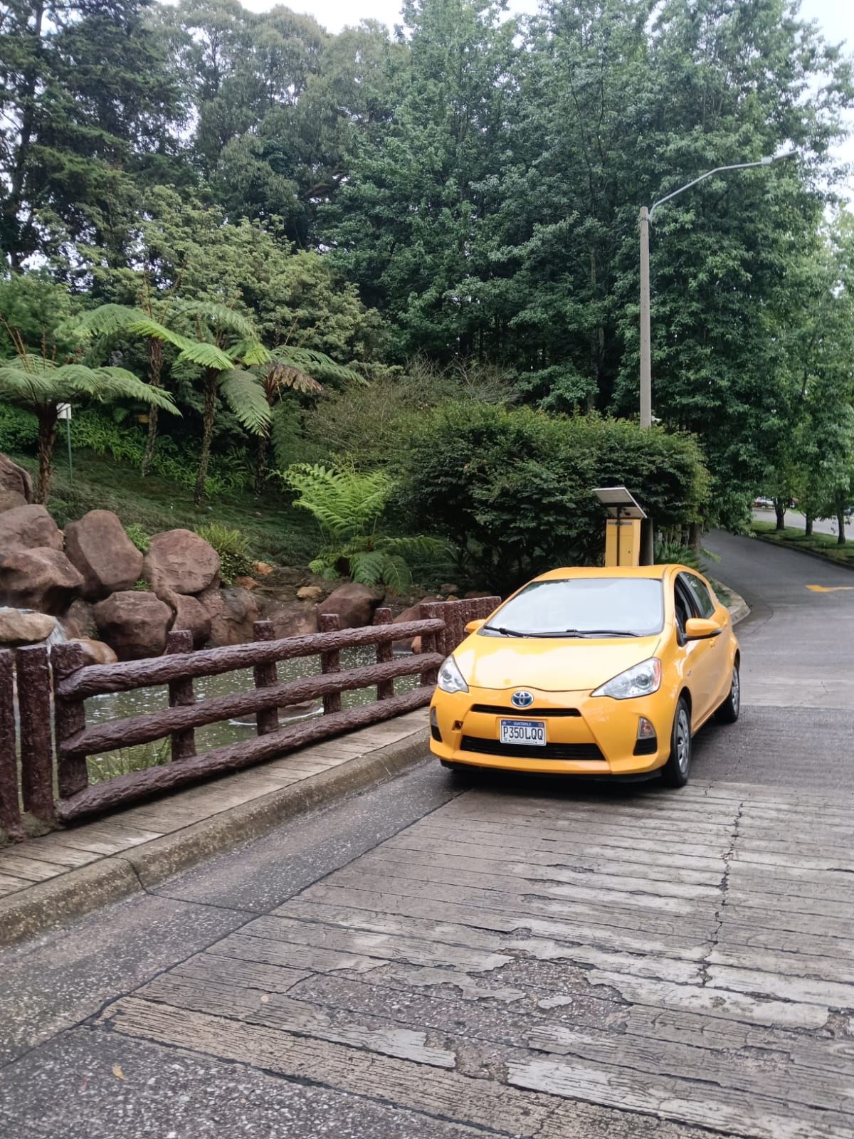 TOYOTA PRIUS - 2014                                        