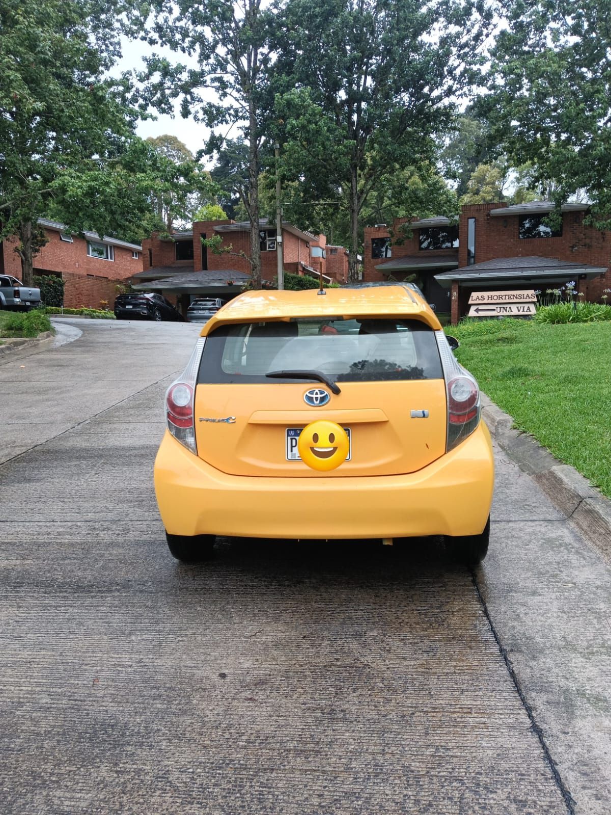 TOYOTA PRIUS - 2014                                        
