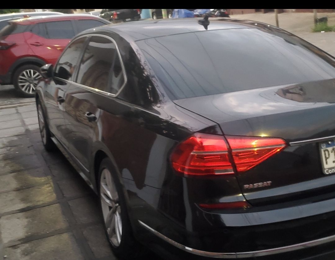 VOLKSWAGEN PASSAT - 2016                                        