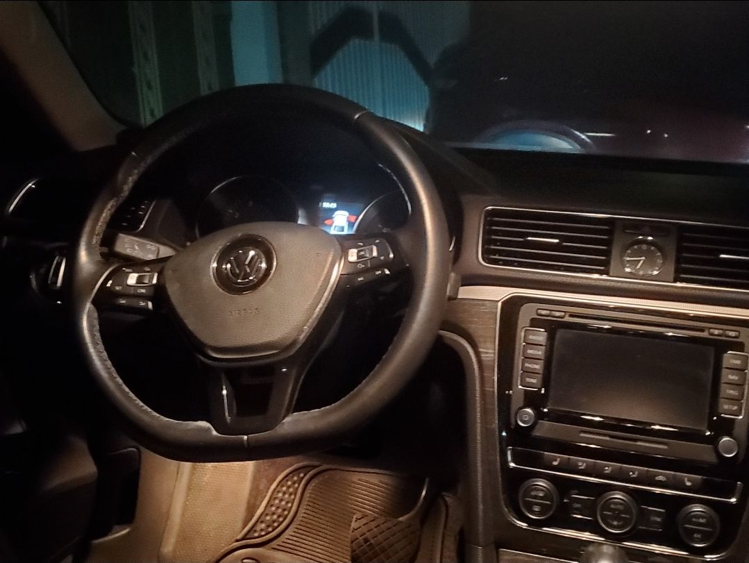 VOLKSWAGEN PASSAT - 2016                                        