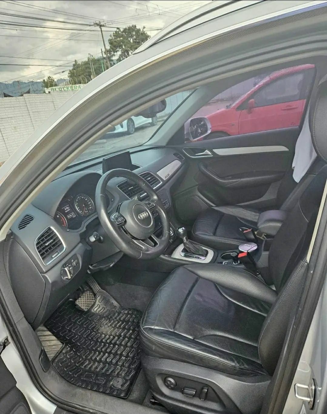 AUDI  Q3 - 2015                                        