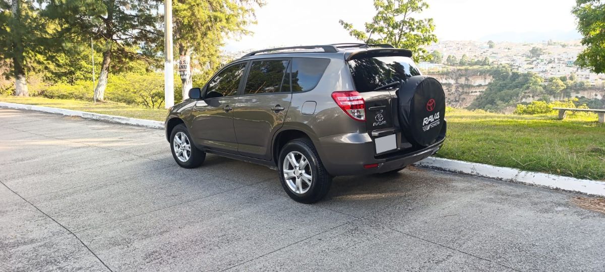 TOYOTA RAV-4 - 2012                                        
