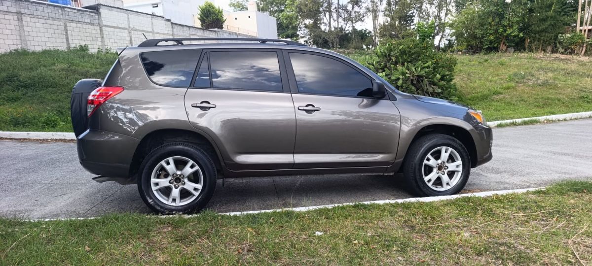 TOYOTA RAV-4 - 2012                                        