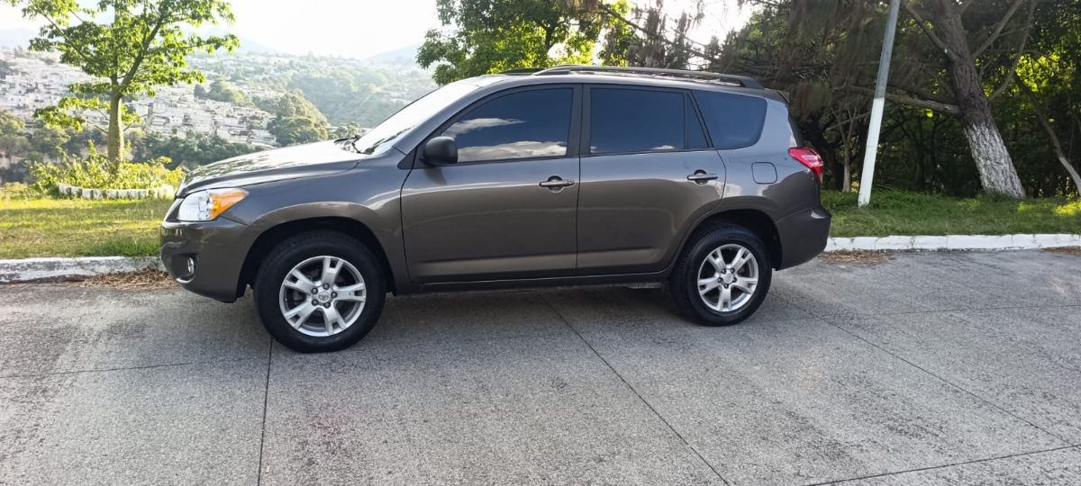 TOYOTA RAV-4 - 2012                                        
