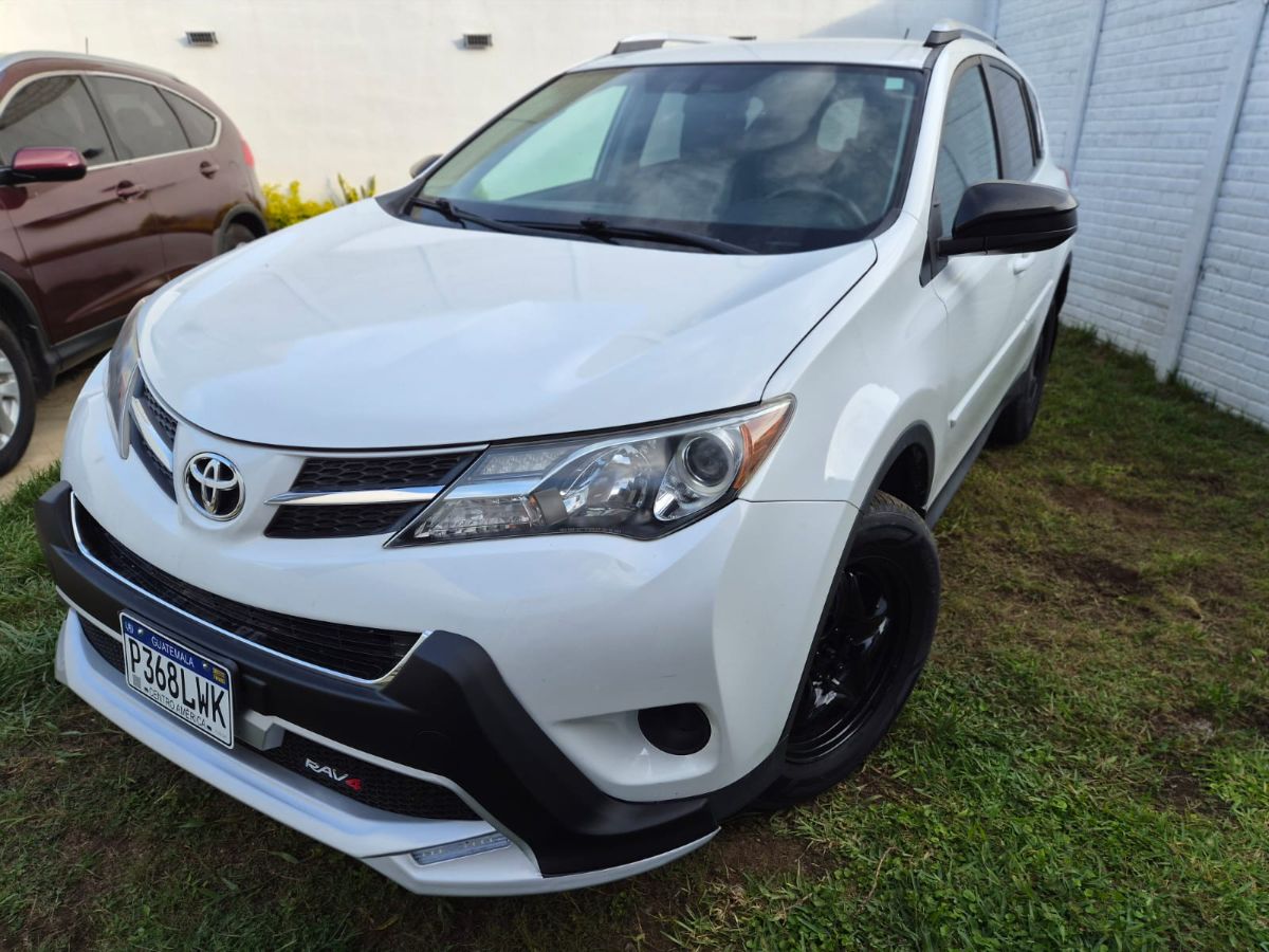 TOYOTA RAV-4 - 2015                                        