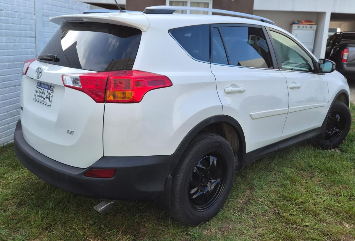 TOYOTA RAV-4 - 2015                                        