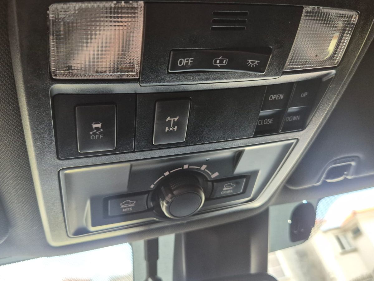 TOYOTA TACOMA - 2018                                        