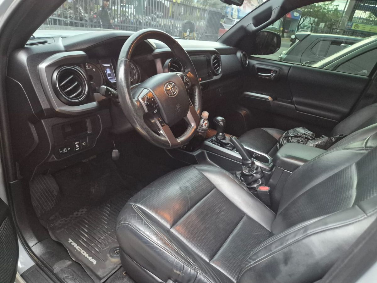 TOYOTA TACOMA - 2018                                        
