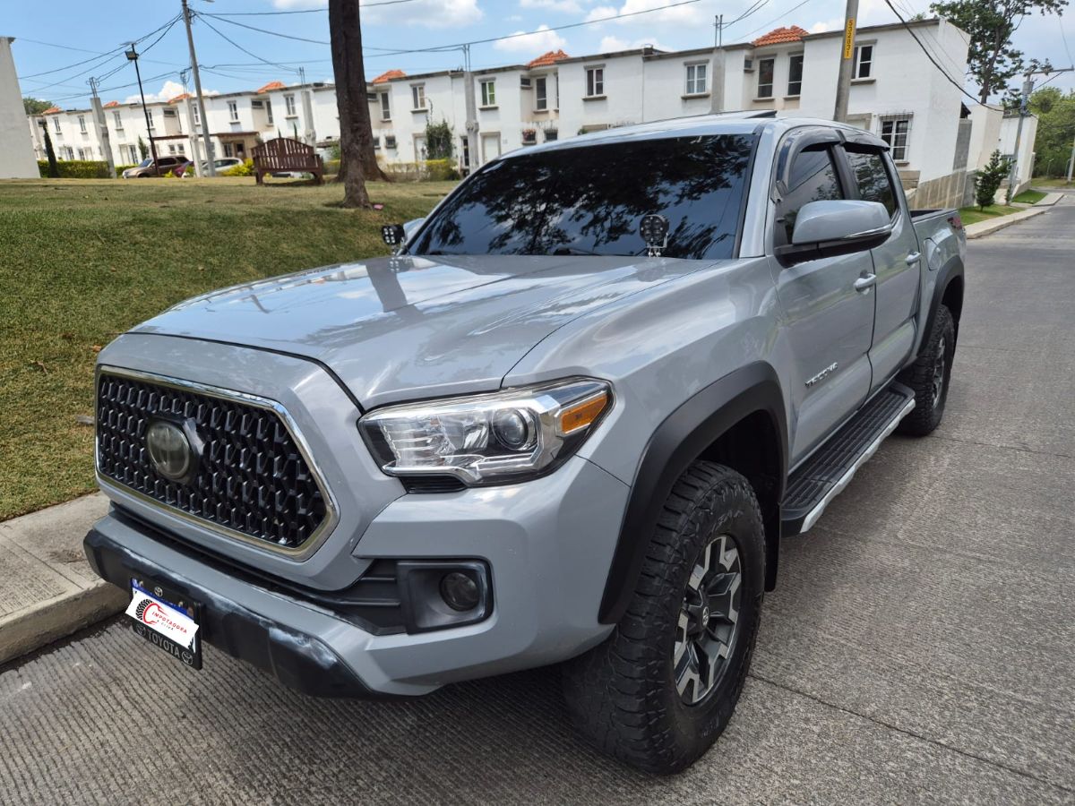 TOYOTA TACOMA - 2018                                        