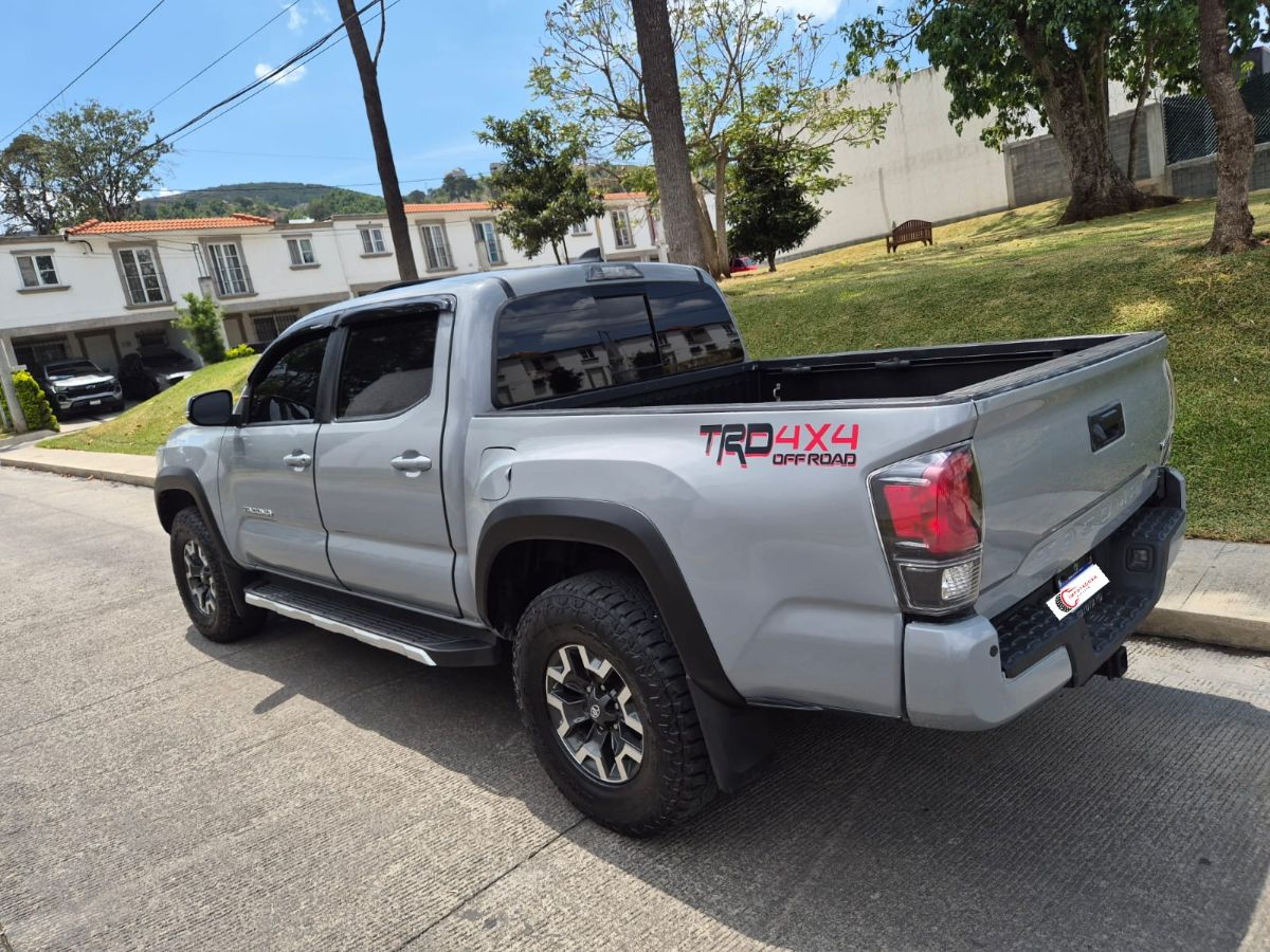 TOYOTA TACOMA - 2018                                        
