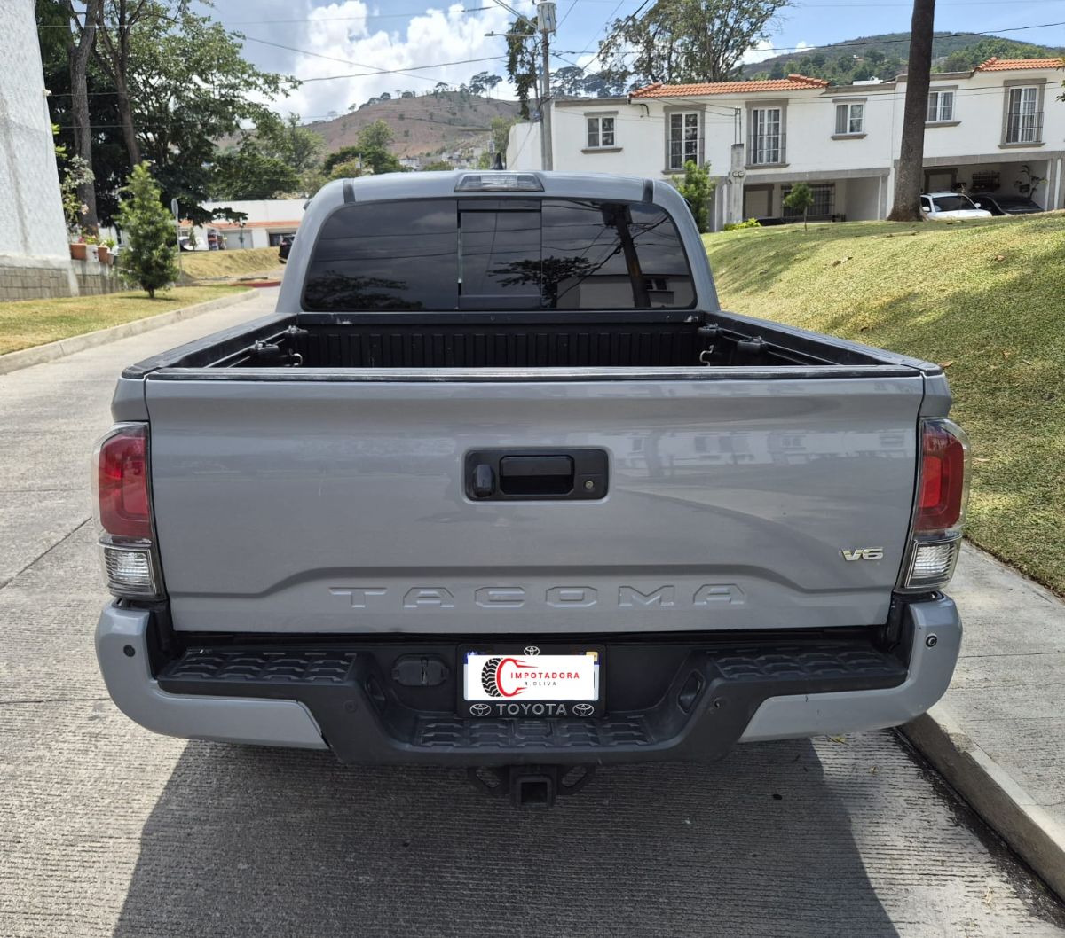 TOYOTA TACOMA - 2018                                        