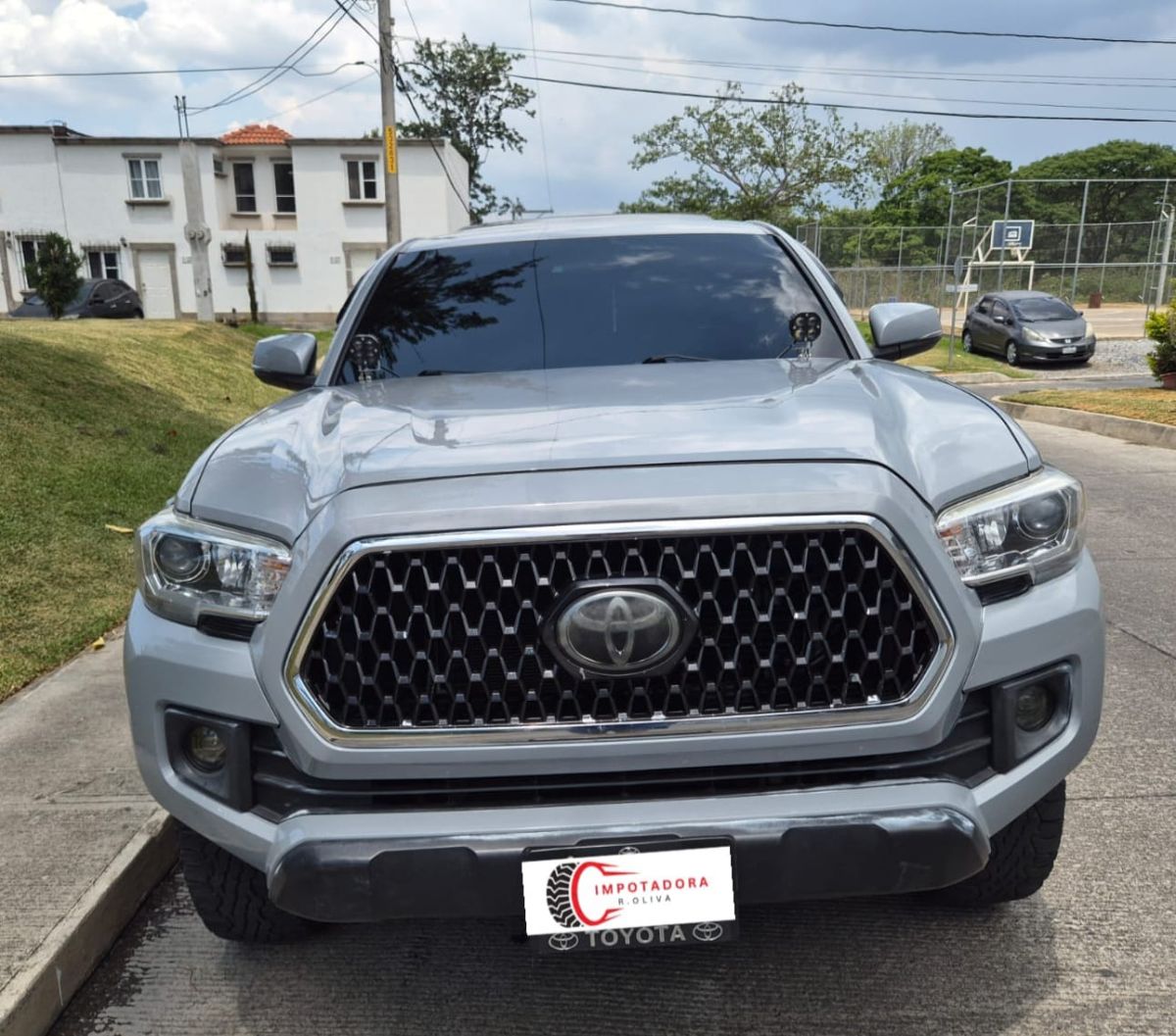 TOYOTA TACOMA - 2018                                        