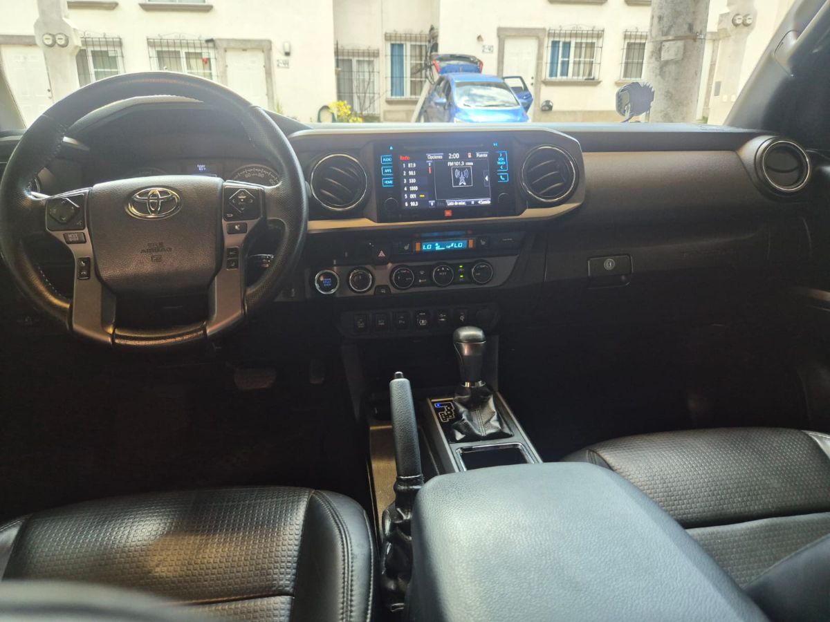TOYOTA TACOMA - 2018                                        
