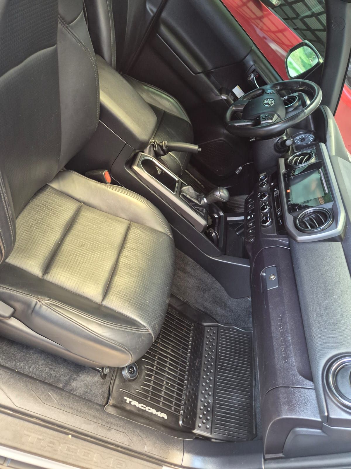 TOYOTA TACOMA - 2018                                        