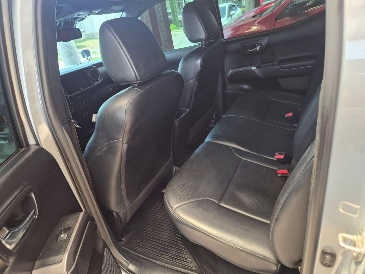 TOYOTA TACOMA - 2018                                        