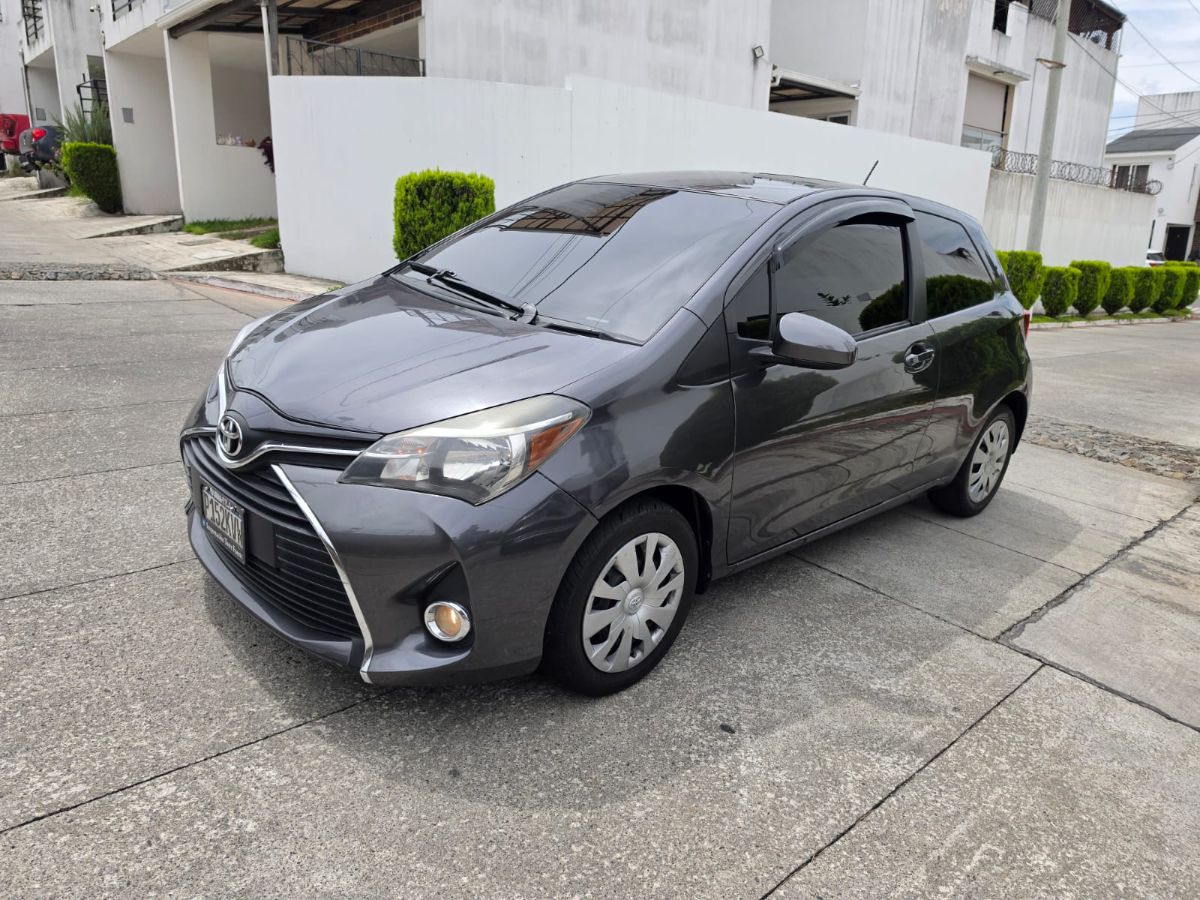TOYOTA YARIS - 2015                                        