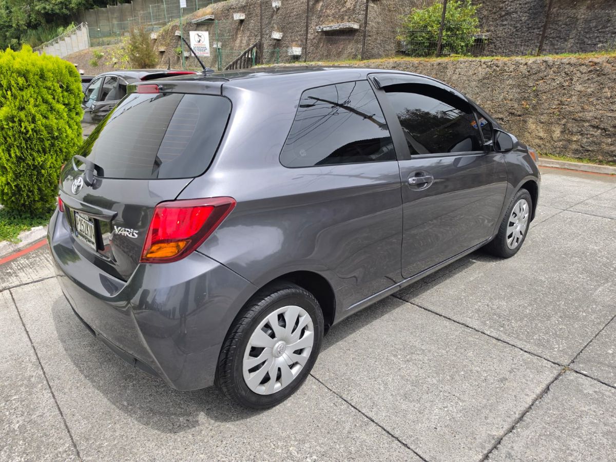 TOYOTA YARIS - 2015                                        