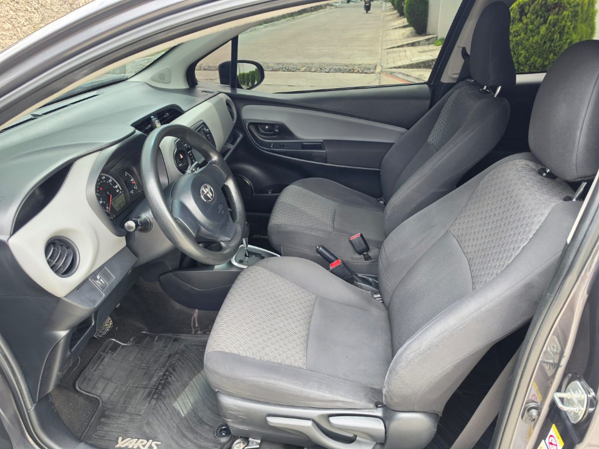 TOYOTA YARIS - 2015                                        