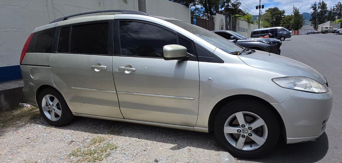 MAZDA 5 - 2006                                        