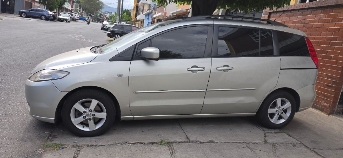 MAZDA 5 - 2006                                        
