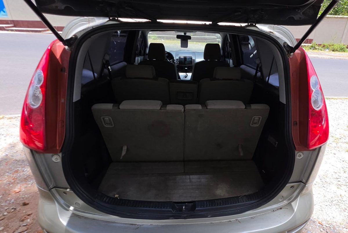 MAZDA 5 - 2006                                        