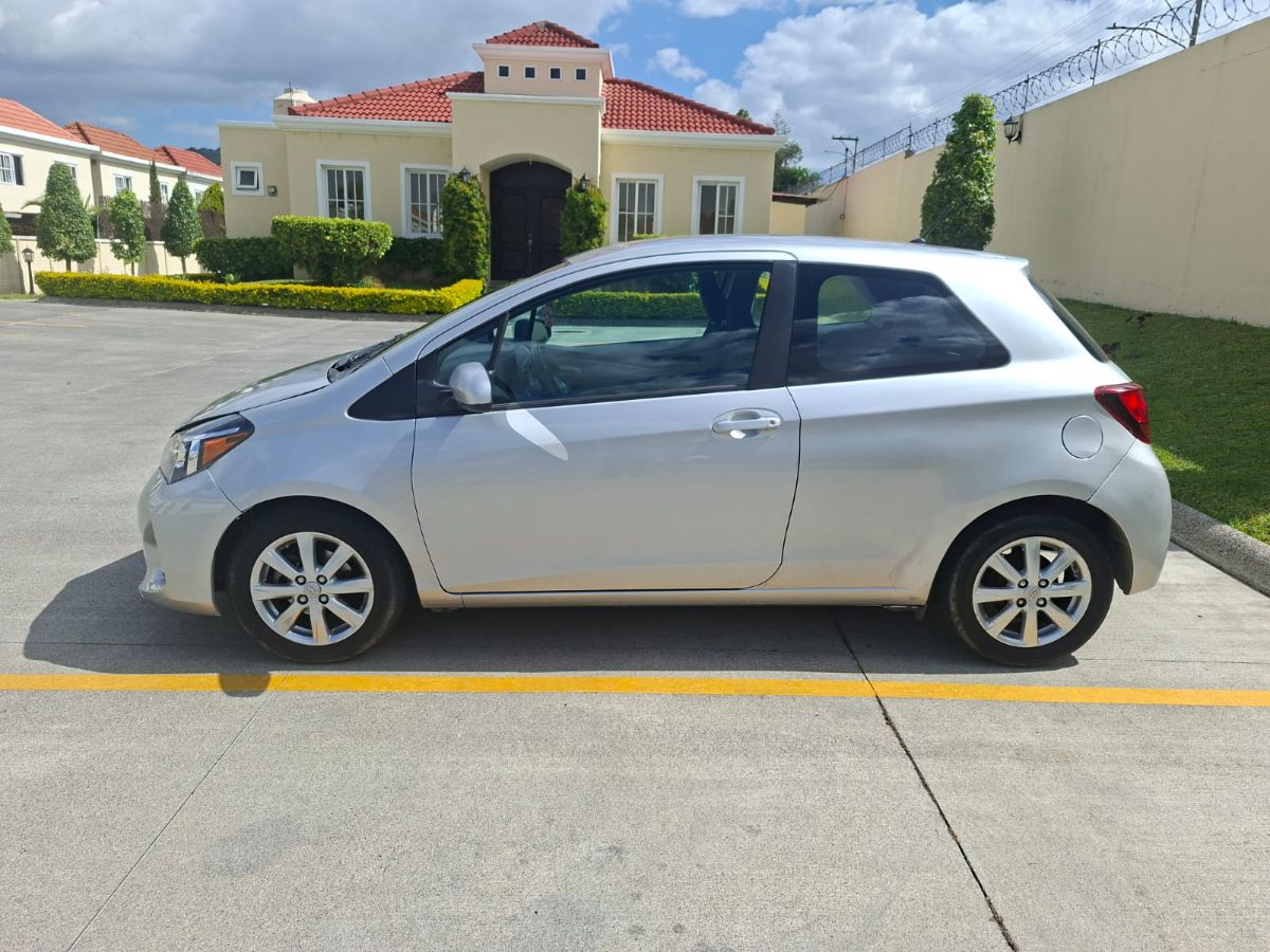 TOYOTA YARIS - 2015                                        