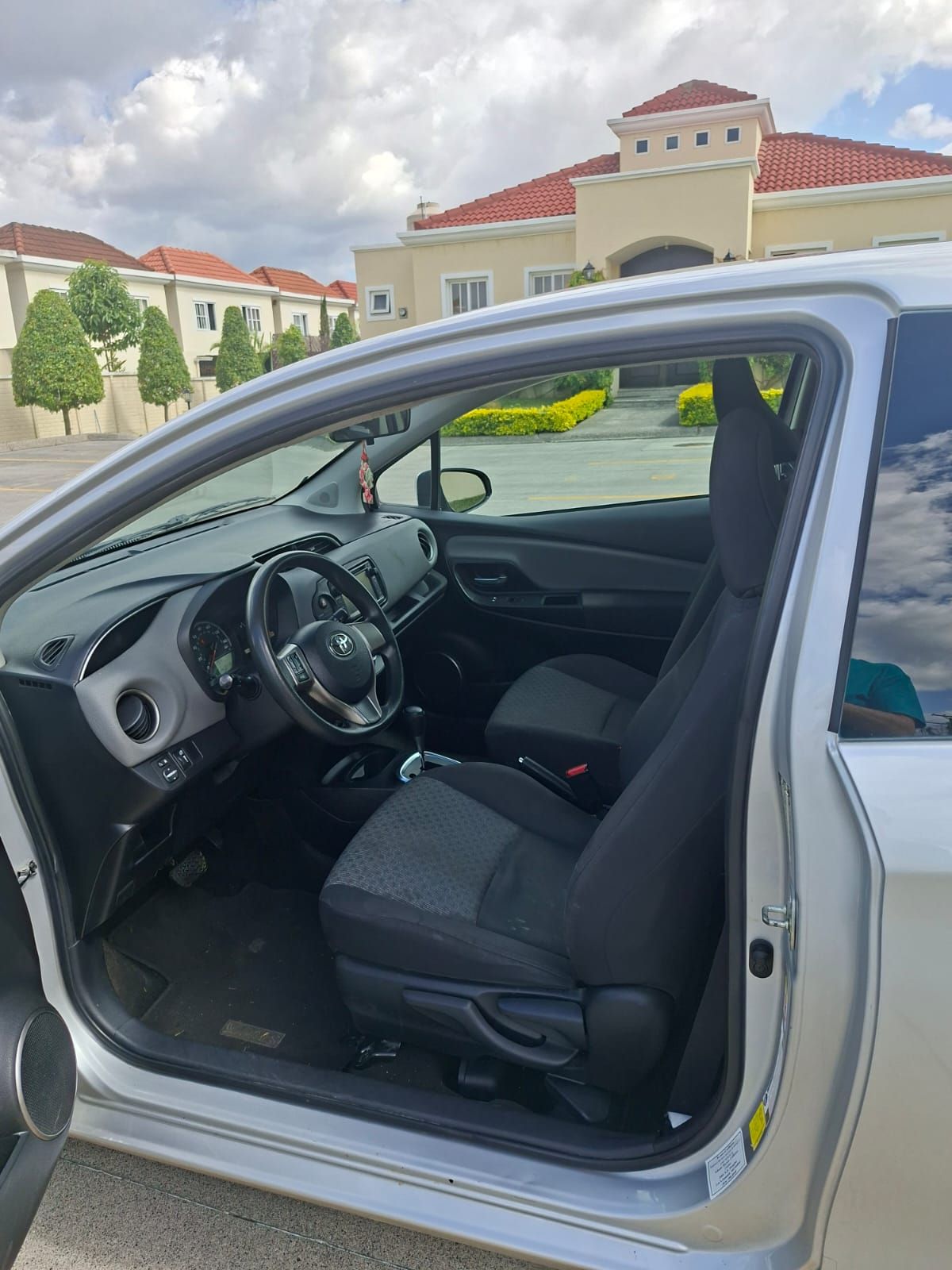 TOYOTA YARIS - 2015                                        