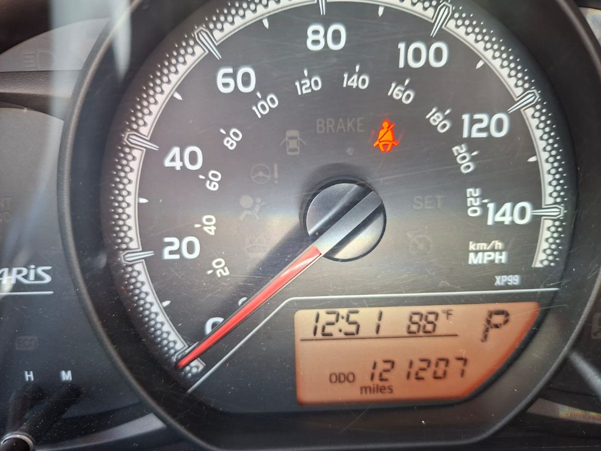TOYOTA YARIS - 2015                                        