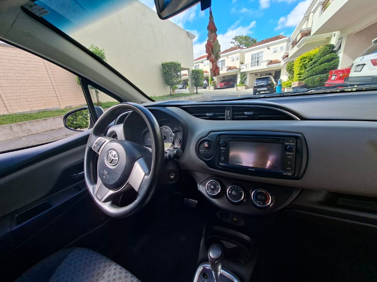 TOYOTA YARIS - 2015                                        