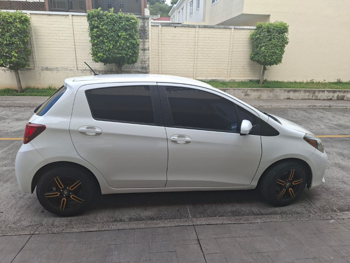 TOYOTA YARIS - 2016                                        