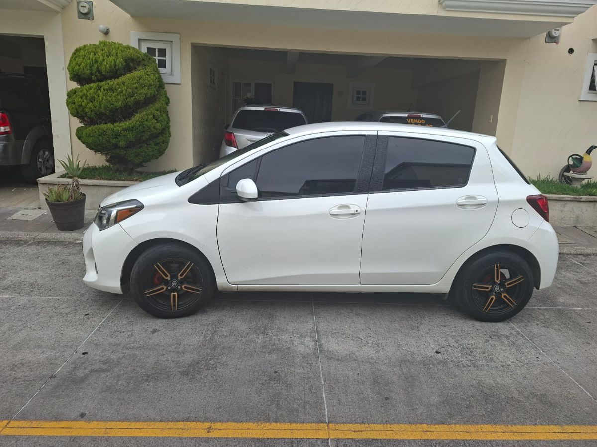 TOYOTA YARIS - 2016                                        