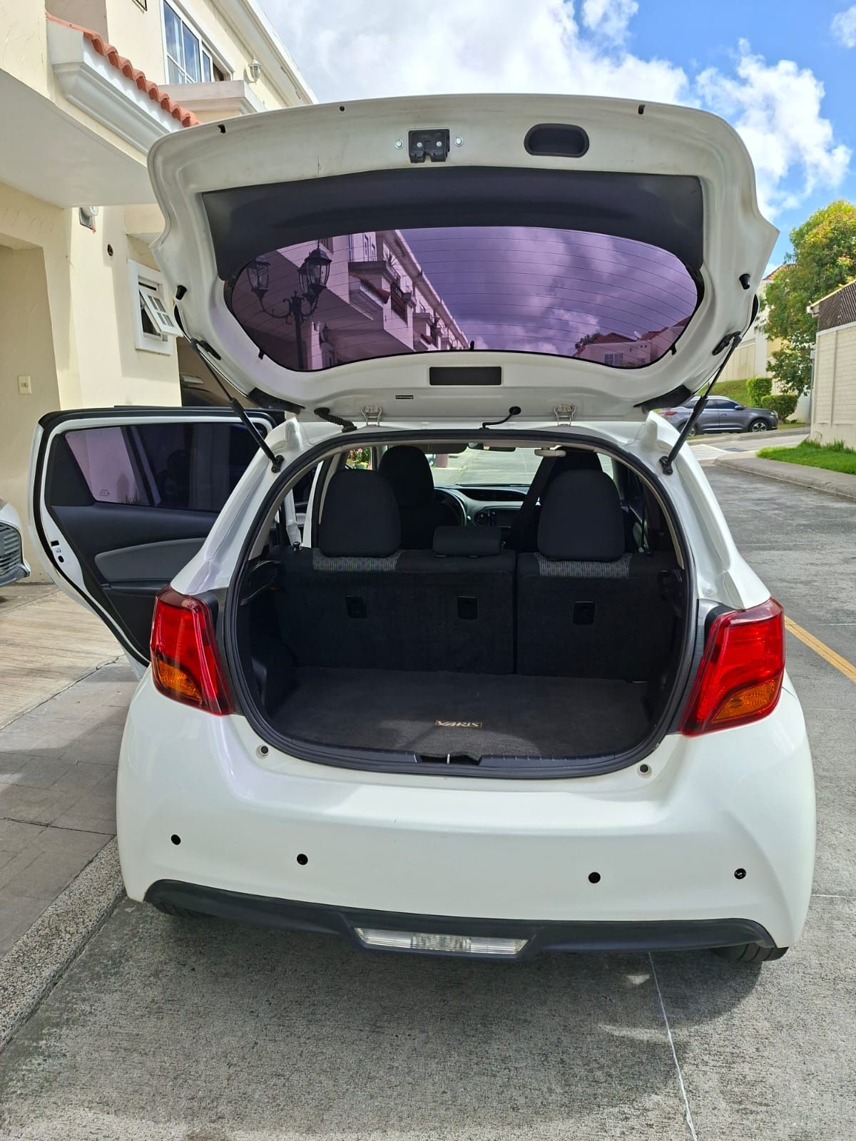 TOYOTA YARIS - 2016                                        