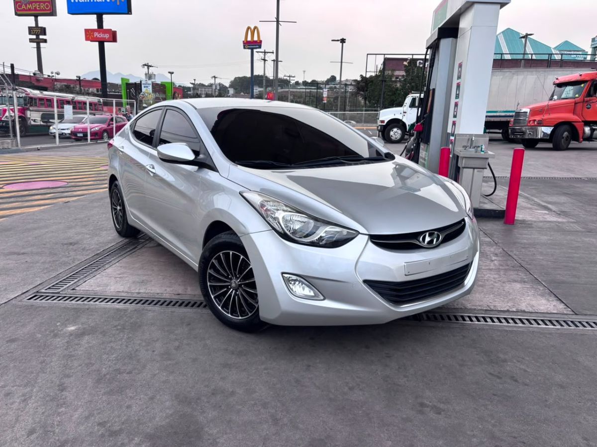 HYUNDAI AVANTE - 2012                                        