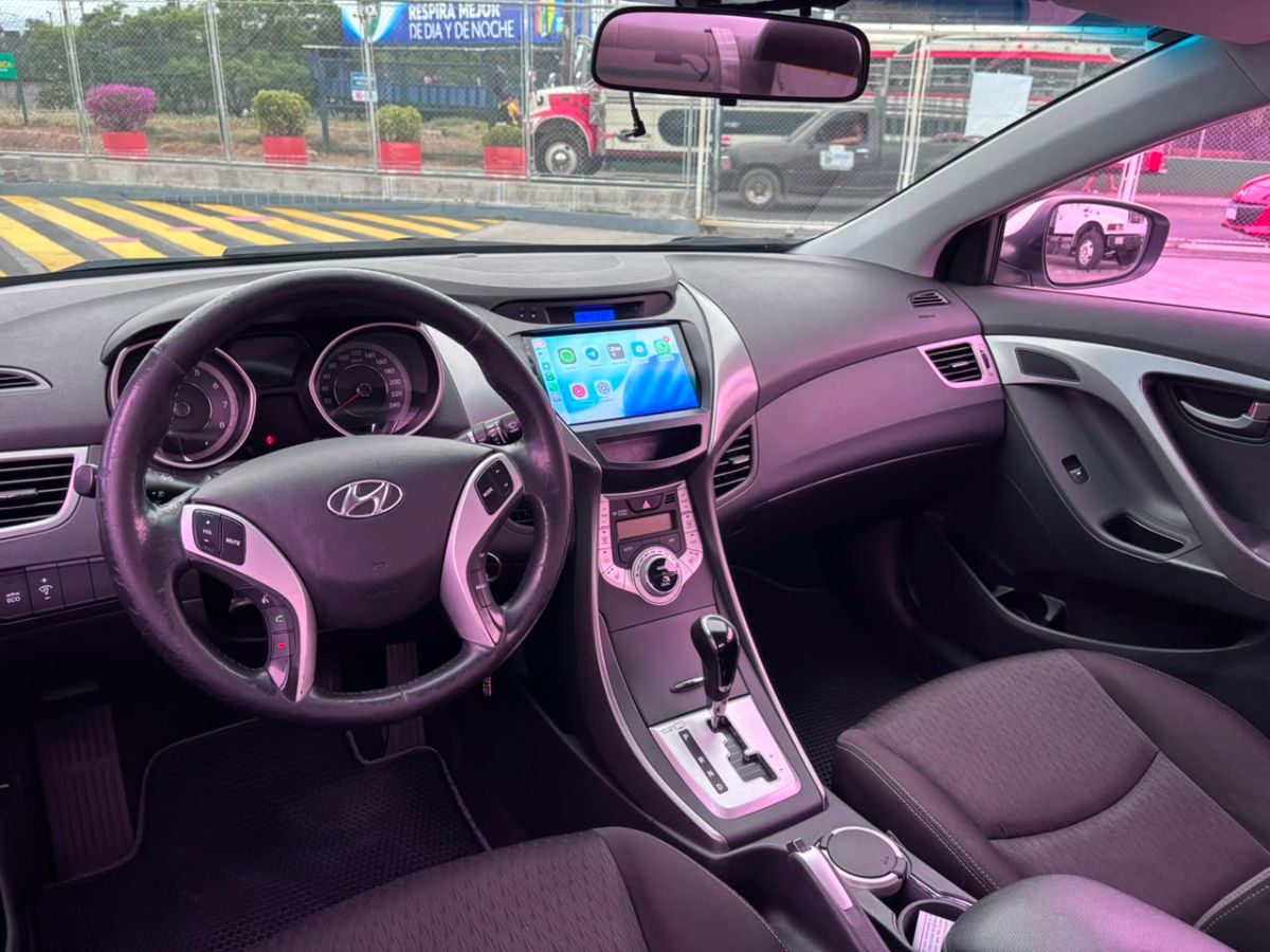 HYUNDAI AVANTE - 2012                                        