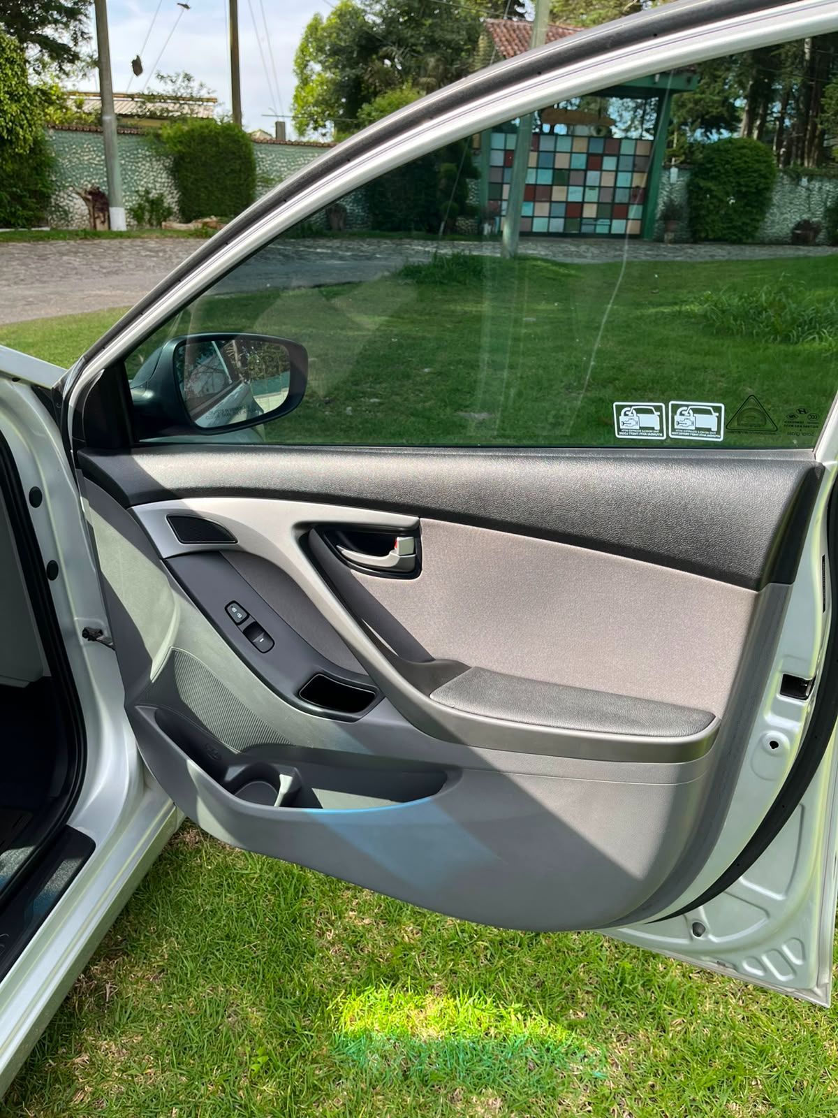 HYUNDAI ELANTRA - 2015                                        