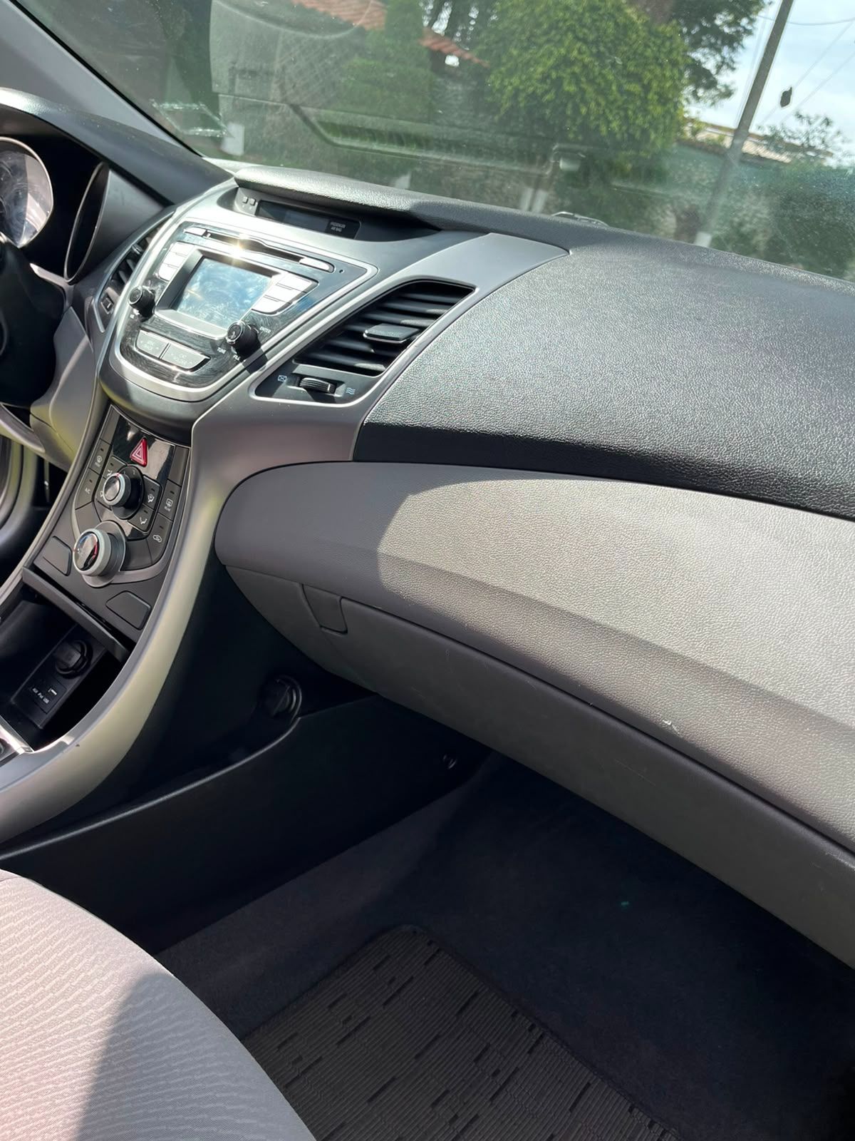 HYUNDAI ELANTRA - 2015                                        