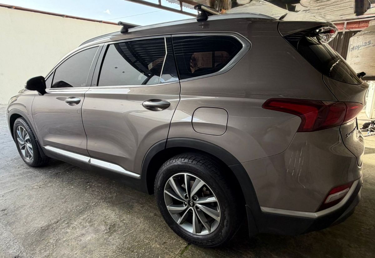 HYUNDAI SANTA FE - 2019                                        