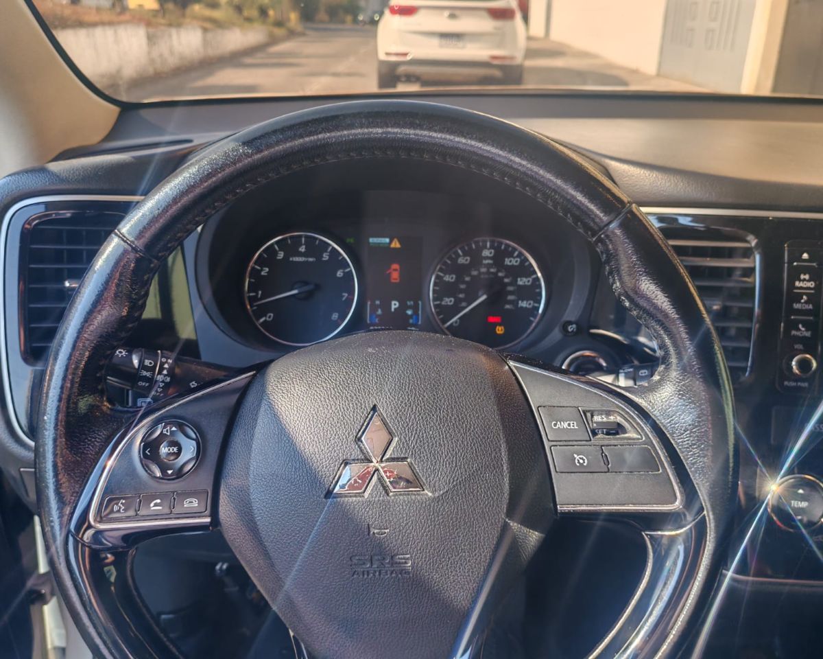 MITSUBISHI OUTLANDER SE - 2016