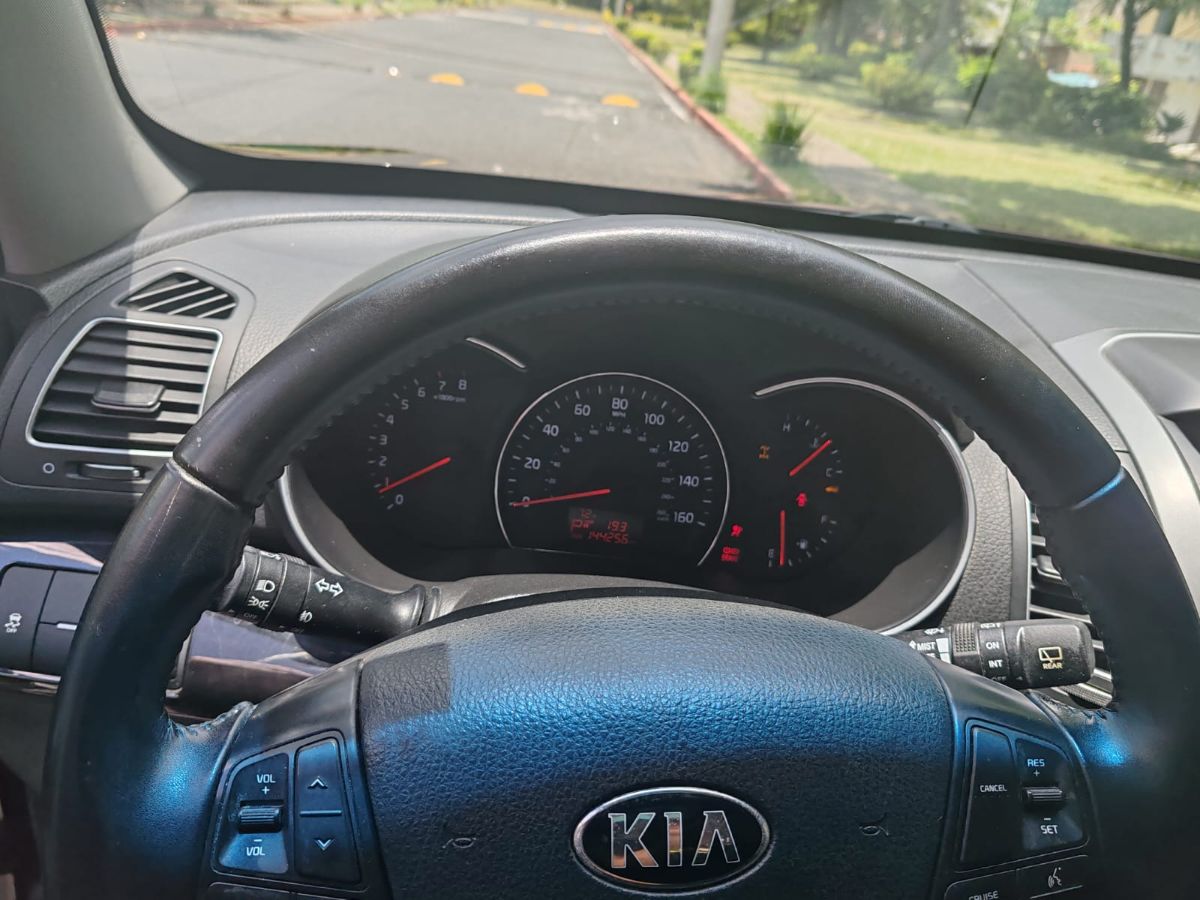 KIA SORENTO - 2015                                        