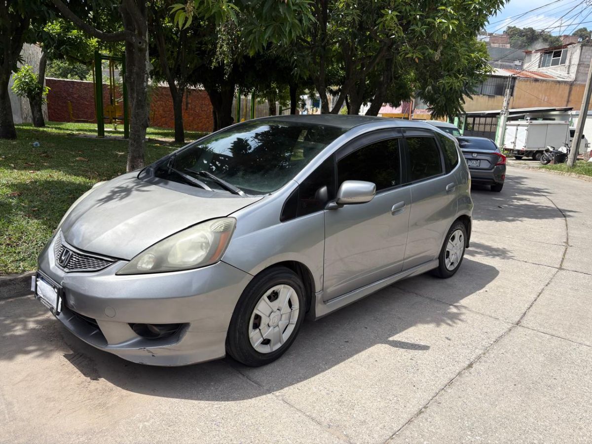 HONDA FIT - 2010                                        